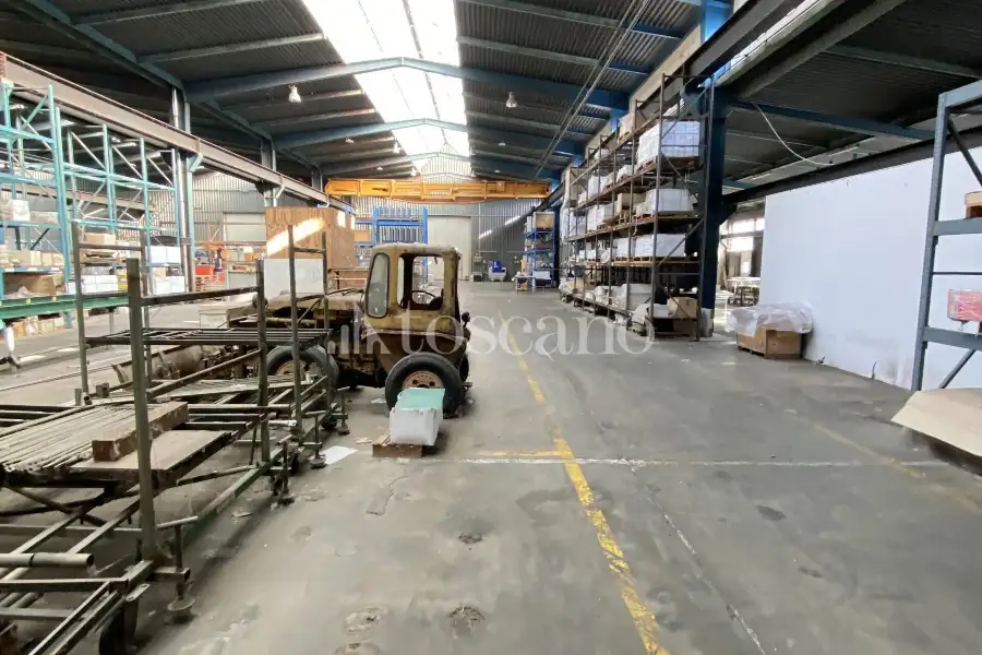 Capannone in vendita di 2700 mq a €2,950,000 (rif. TS0202VE)