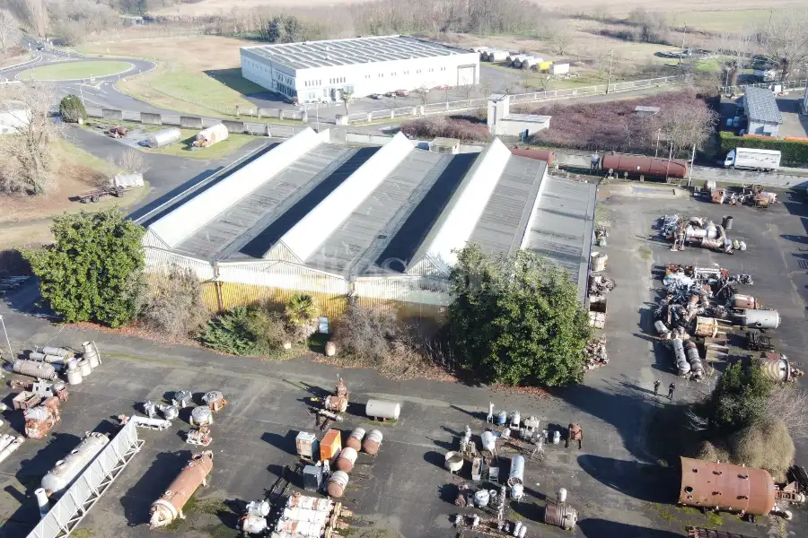 Capannone in vendita di 2700 mq a €2,950,000 (rif. TS0202VE)