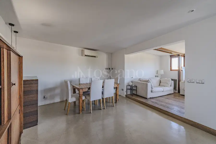 Attico in affitto di 82 mq a €1.900 (rif. 22/2026)