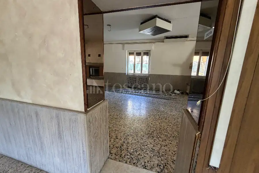 Negozio in vendita di 350 mq a €355.000 (rif. 23/2026)