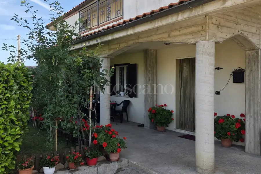 Casale in vendita di 300 mq a €200.000 (rif. 21/2026)