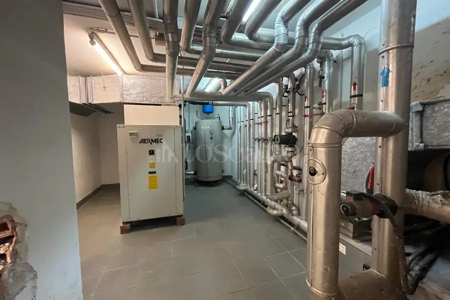 Negozio in vendita di 271 mq a €340.000 (rif. 41/2025)