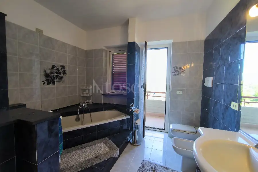 Villa Plurifamiliare in vendita di 800 mq a €350.000 (rif. 39/2025)