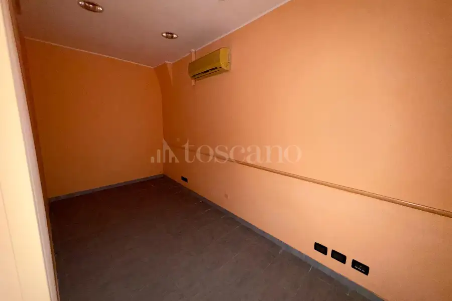 Negozio in vendita di 91 mq a €135.000 (rif. 77/2025)