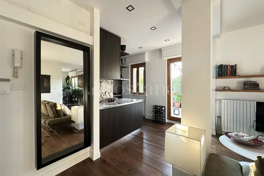 Attico in vendita di 95 mq a €699.500 (rif. 11/2025)