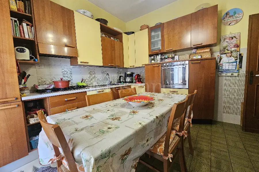 Villa Bifamiliare in vendita di 200 mq a €299.000 (rif. 141/2025)