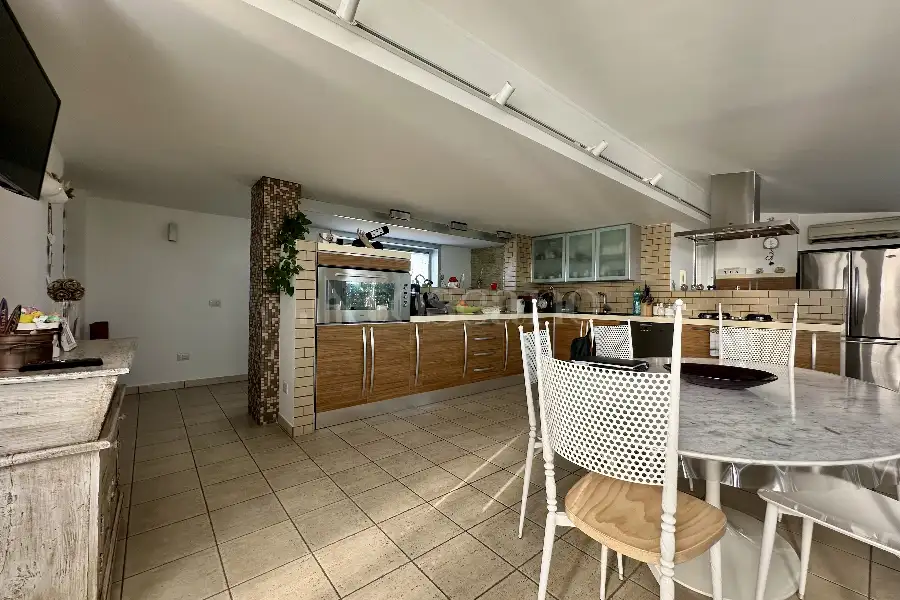 Attico in vendita di 180 mq a €389.000 (rif. 76/2026)