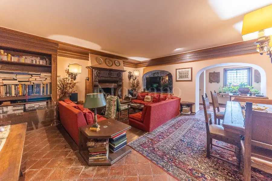Villa in vendita di 750 mq a €1.950.000 (rif. 53/2026)
