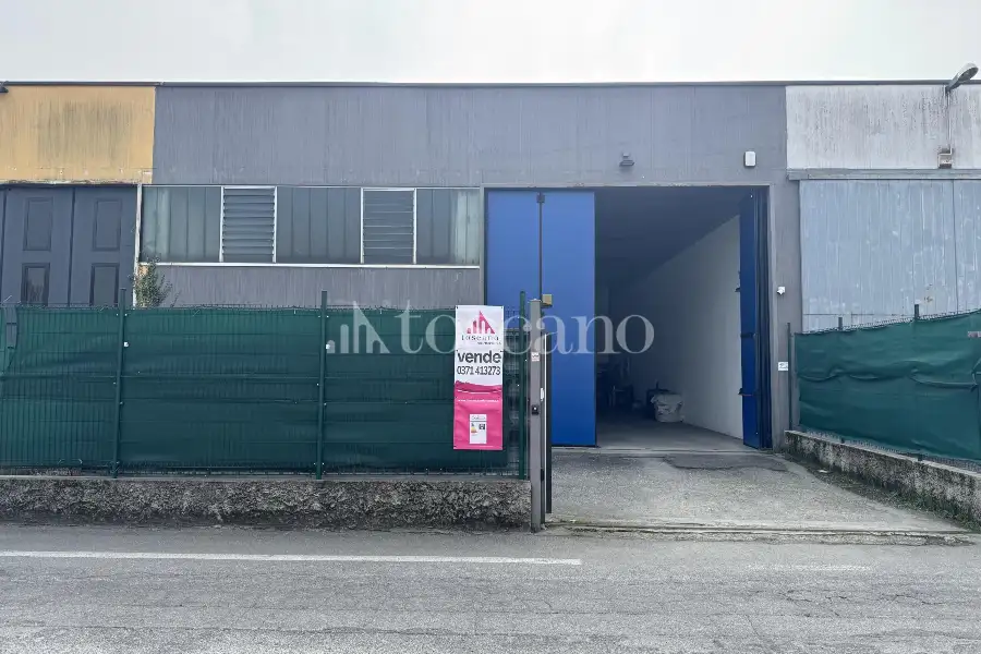 Capannone in vendita di 250 mq a €159,000 (rif. TS0105VE)
