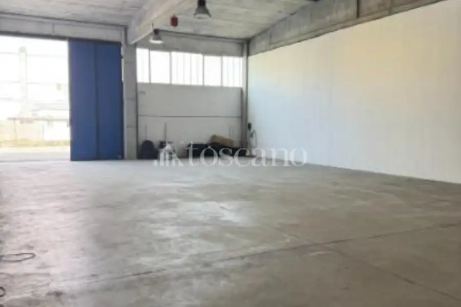 Capannone in vendita di 250 mq a €159,000 (rif. TS0105VE)