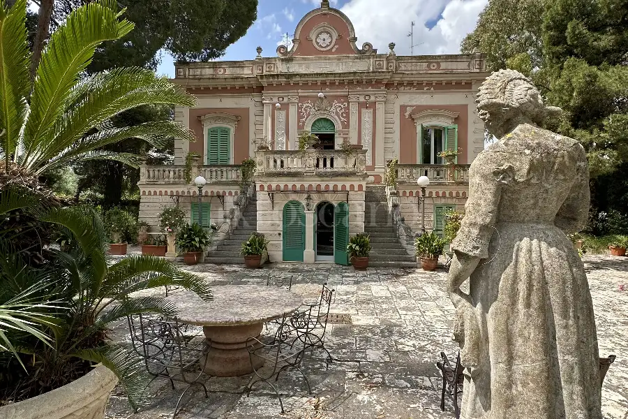 Villa in vendita di 603 mq a €1.770.000 (rif. 21/2023)