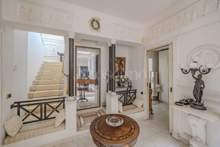 Villa in vendita di 210 mq a €980.000 (rif. 50/2026)
