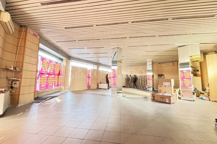 Negozio in vendita di 110 mq a €150.000 (rif. 1/2026)