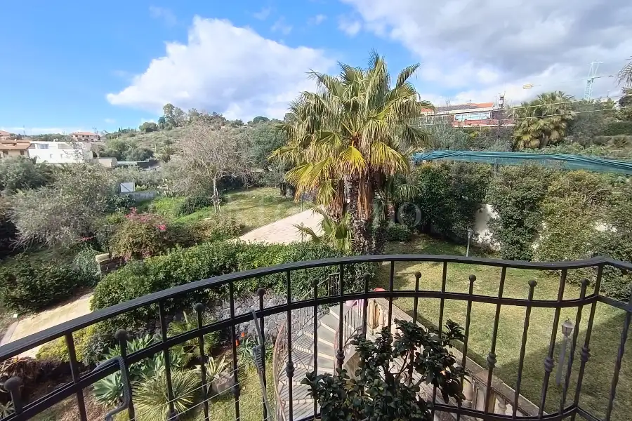 Villa Bifamiliare in vendita di 265 mq a €550.000 (rif. 215/2025)