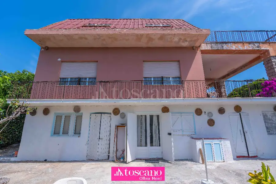 Villa in vendita di 330 mq a €1.500.000 (rif. 42/2026)
