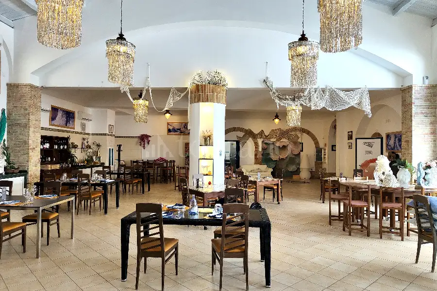 Casale in vendita di 1.300 mq a €1.350.000 (rif. 49/2026)