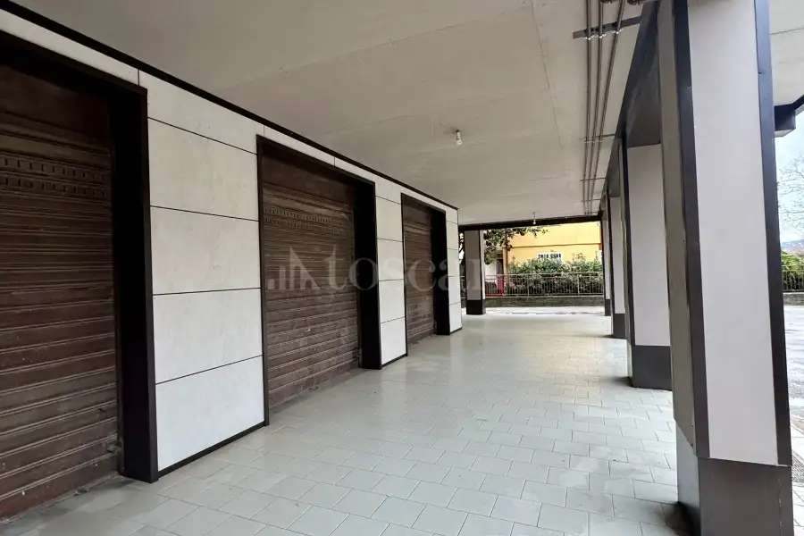 Negozio in vendita di 180 mq a €85.000 (rif. 11/2026)
