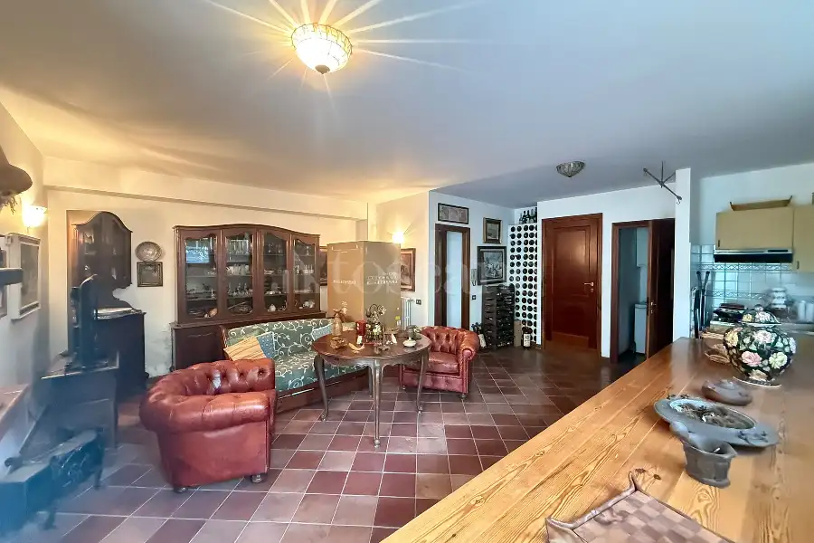 Villa Bifamiliare in vendita di 240 mq a €790.000 (rif. 10/2026)