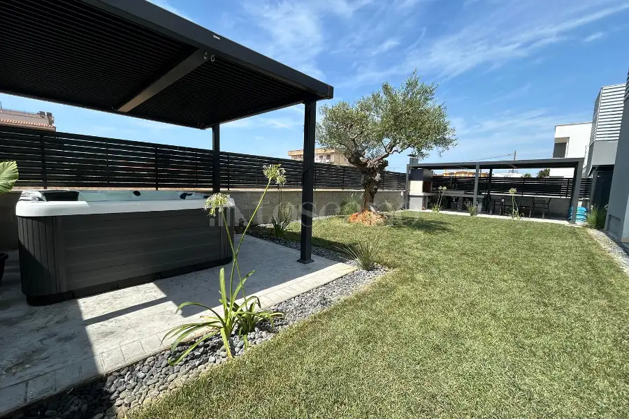 Villa in vendita di 180 mq a €599.000 (rif. 11/2026)