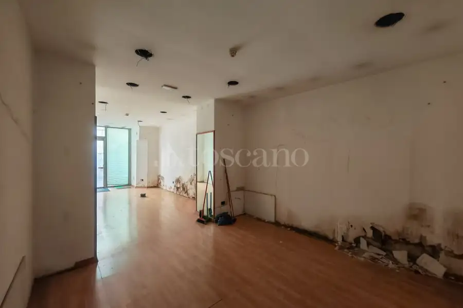 Negozio in affitto di 80 mq a €850 (rif. 11/2026)