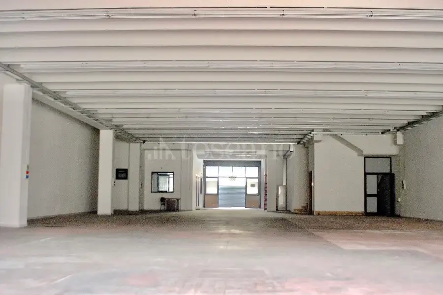 Negozio in affitto di 1.300 mq a €3.000 (rif. 13/2026)