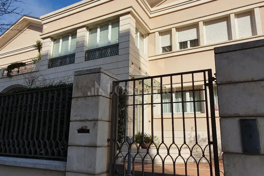 Villa in vendita di 800 mq trattativa riservata (rif. 23/2024)