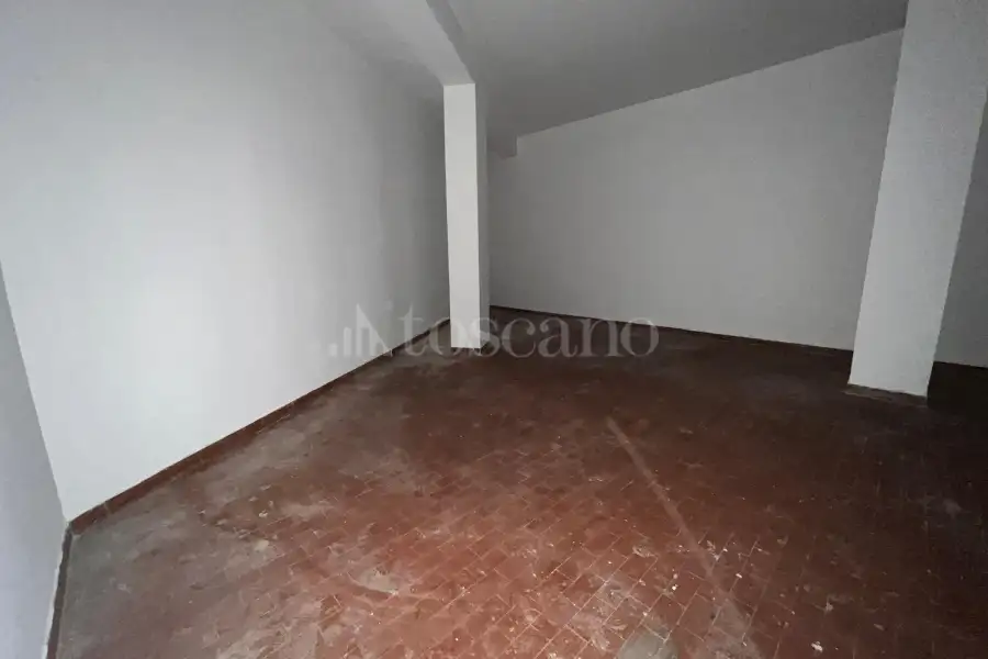 Negozio in vendita di 96 mq a €234.000 (rif. 11/2026)