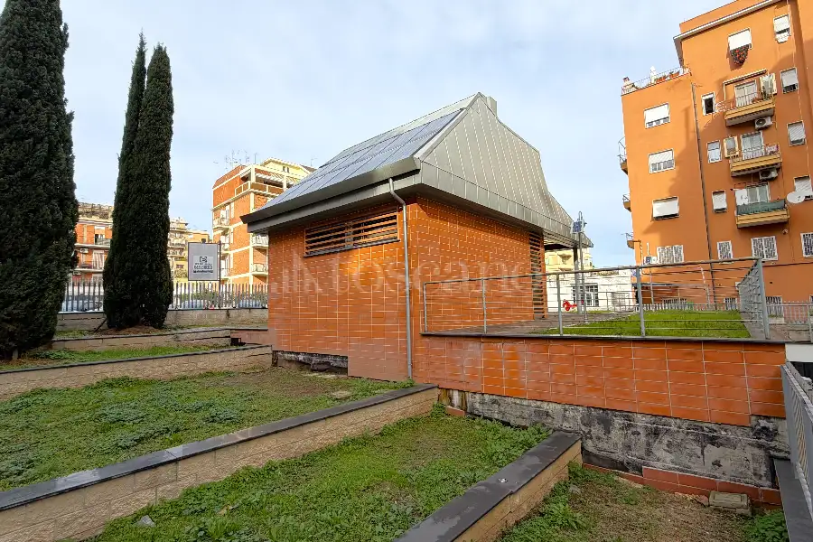 Negozio in vendita di 131 mq a €245.000 (rif. 3/2026)