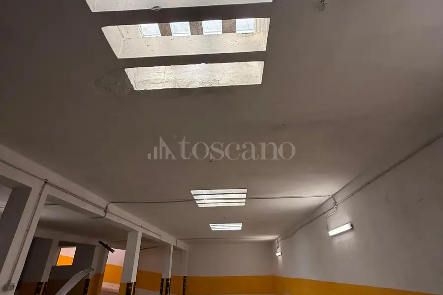 Box in vendita di 550 mq a €300.000 (rif. 16/2026)