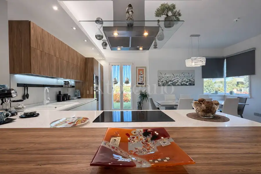 Villa in vendita di 240 mq a €595.000 (rif. 7/2026)