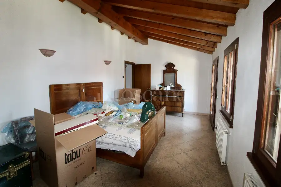Casa Indipendente in vendita di 236 mq a €250.000 (rif. 121/2026)