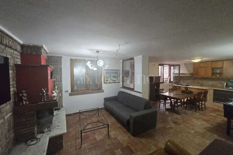 Casa Indipendente in vendita di 410 mq a €615.000 (rif. 40/2025)