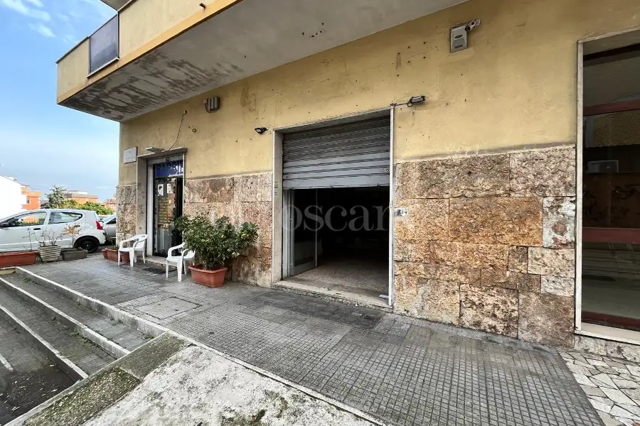 Negozio in affitto di 45 mq a €750 (rif. 17/2026)