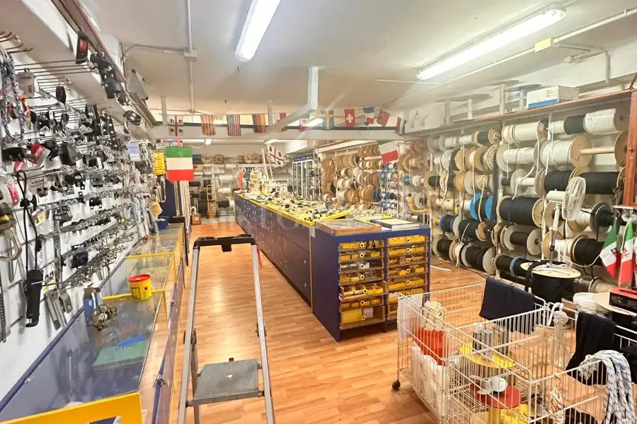 Negozio in vendita di 143 mq a €385.000 (rif. 22/2025)