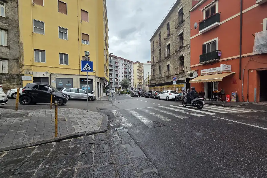 Negozio in affitto di 25 mq a €750 (rif. 14/2026)