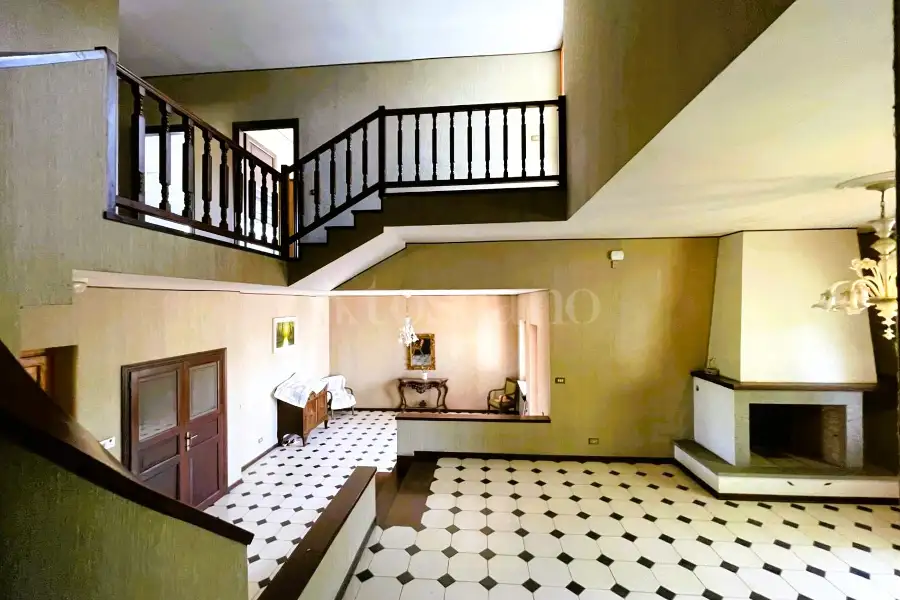 Villa in vendita di 305 mq a €650.000 (rif. 12/2025)