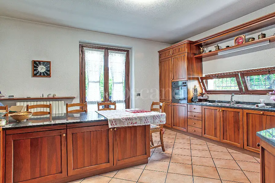 Villa in vendita di 380 mq a €520.000 (rif. 5/2026)