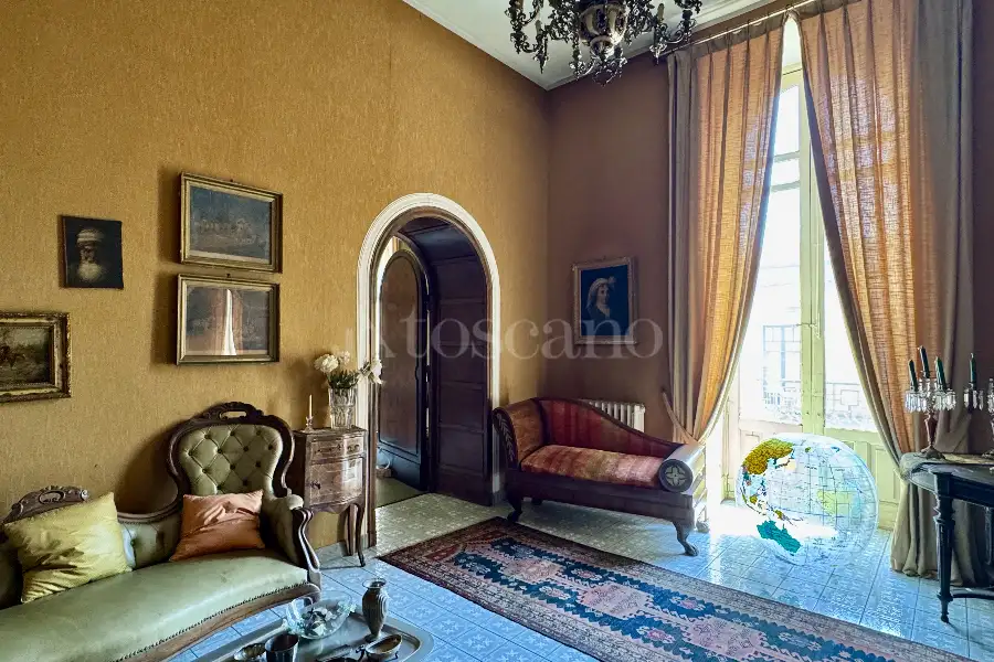 Casa in vendita di 340 mq a €690.000 (rif. 144/2025)