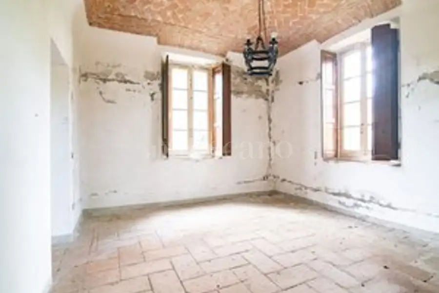 Casale in vendita di 400 mq a €180.000 (rif. 11/2026)