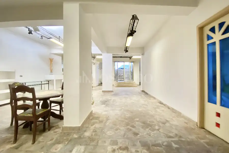 Negozio in vendita di 209 mq a €260.000 (rif. 11/2025)