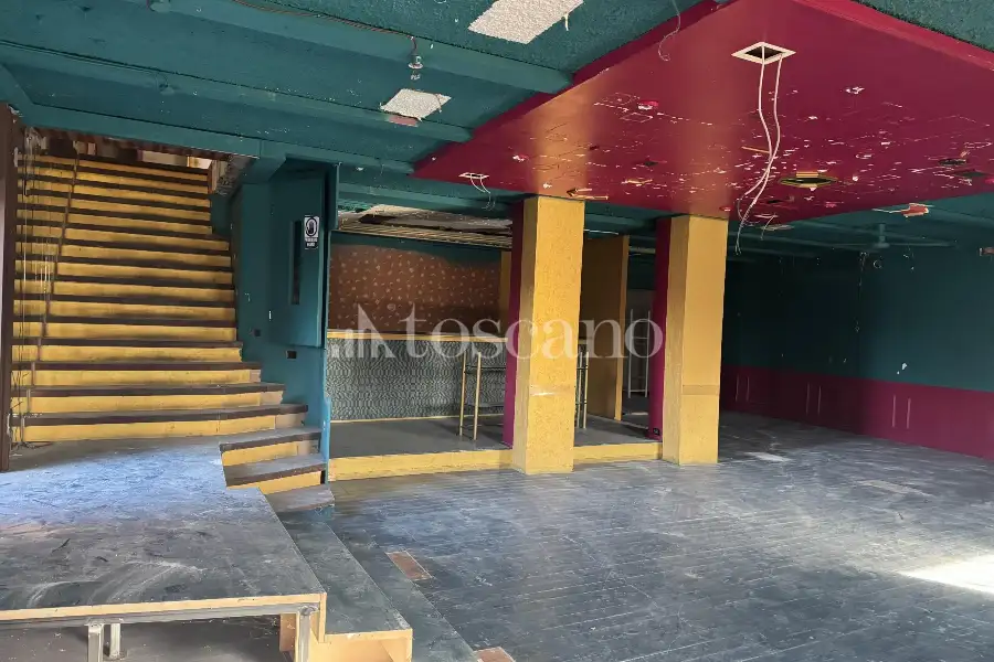 Negozio in vendita di 1000 mq a €380,000 (rif. TS0316VE)