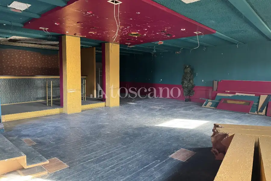 Negozio in vendita di 1000 mq a €380,000 (rif. TS0316VE)