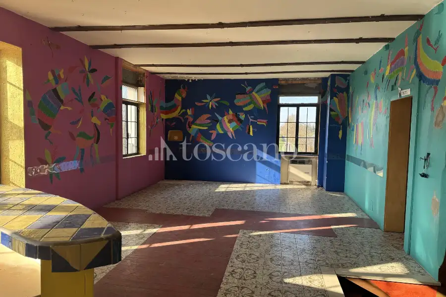 Negozio in vendita di 1000 mq a €380,000 (rif. TS0316VE)