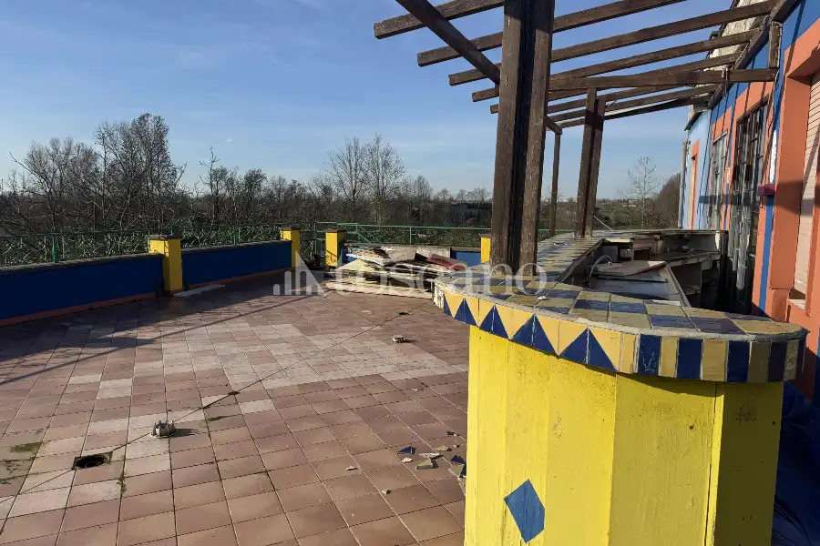 Negozio in vendita di 1000 mq a €380,000 (rif. TS0316VE)