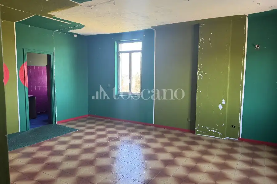 Negozio in vendita di 1000 mq a €380,000 (rif. TS0316VE)