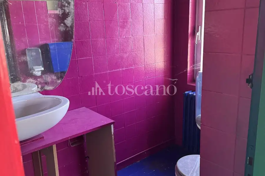 Negozio in vendita di 1000 mq a €380,000 (rif. TS0316VE)