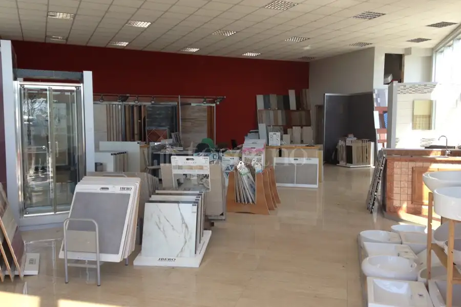 Negozio in vendita di 200 mq a €210.000 (rif. 55/2026)
