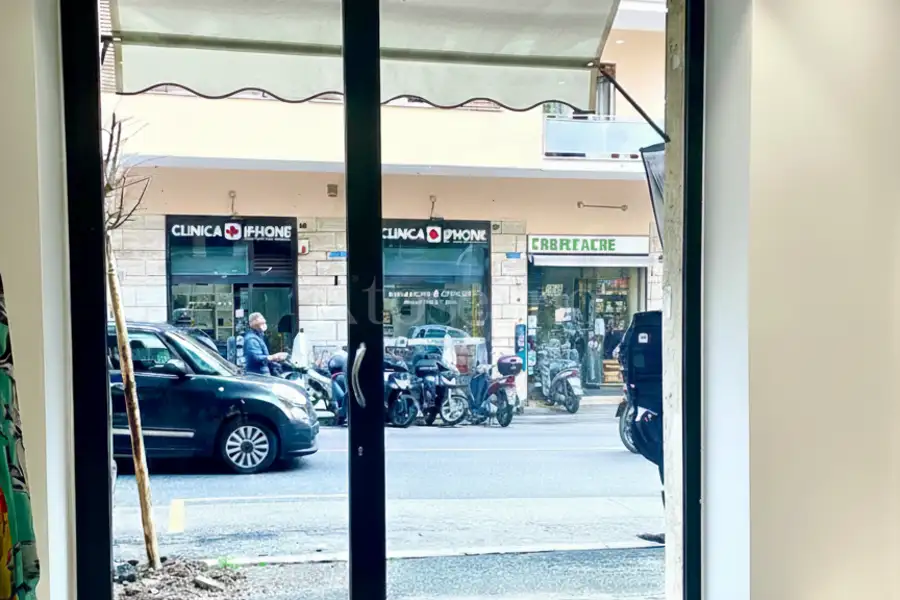 Negozio in vendita di 70 mq a €285.000 (rif. 8/2024)