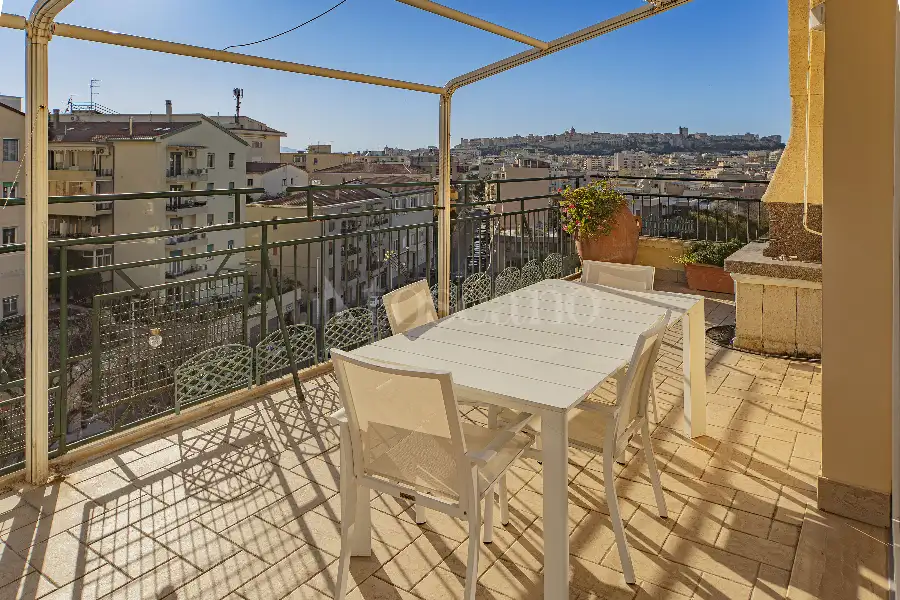 Attico in vendita di 200 mq a €1.150.000 (rif. 16/2026)