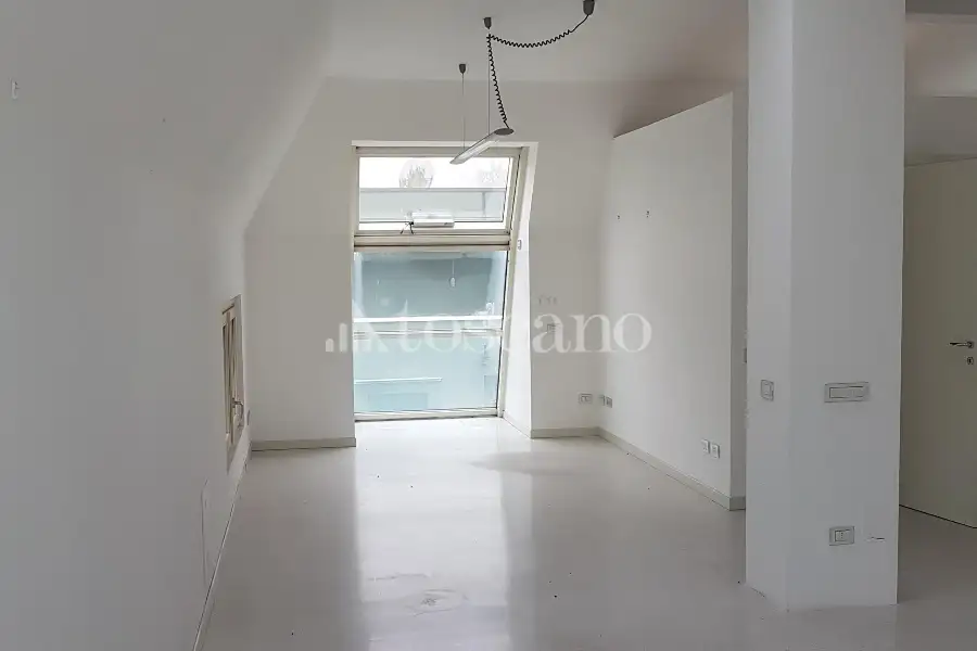 Ufficio in vendita di 95 mq a €830 (rif. MRE1134AF-A)